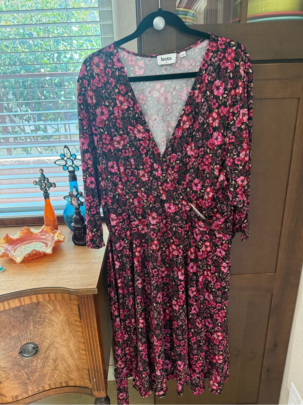 LEOTA💖 NEW WITHOUT TAGS!!! long sleeve faux wrap floral midi dress